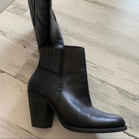Vince Camuto Shoes - Vince Camuto ankle booties size 7 black